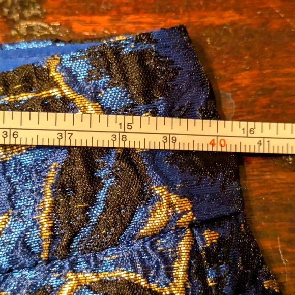 Lilly Pulitzer High Rise Blue & Gold Metallic Shorts 6 - Picture 13 of 14
